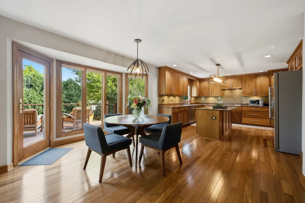 6183 Tyrnbury Drive Lisle IL 60532