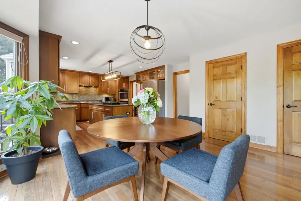 6183 Tyrnbury Drive Lisle IL 60532