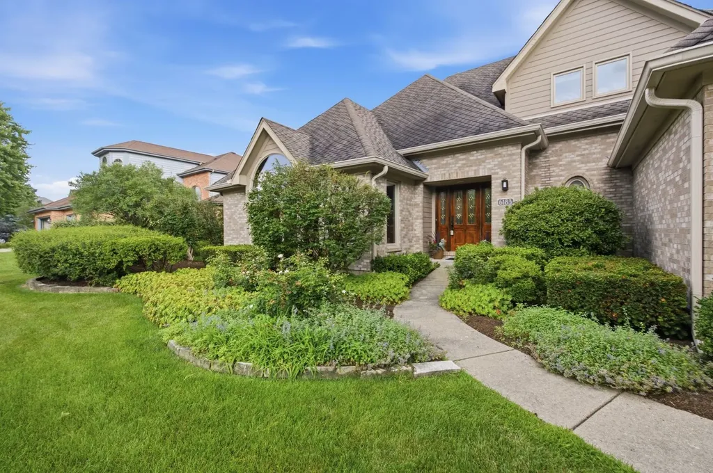6183 Tyrnbury Drive Lisle IL 60532