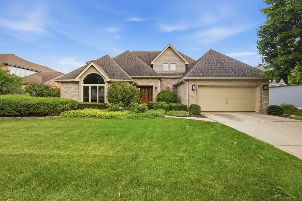 6183 Tyrnbury Drive Lisle IL 60532