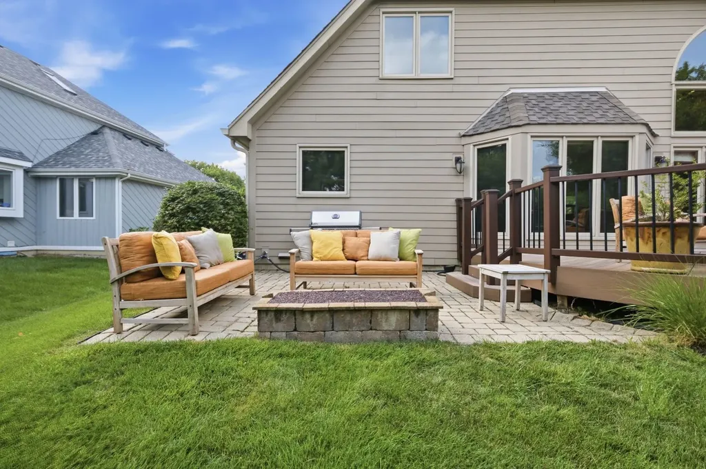 6183 Tyrnbury Drive Lisle IL 60532