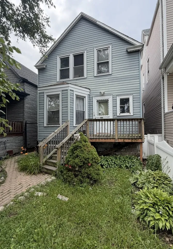 4647 West Warwick Avenue Chicago IL 60641