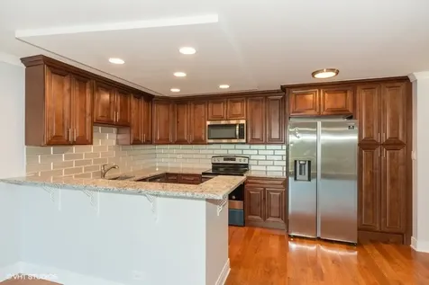 16 East Old Willow Road Prospect Heights IL 60070