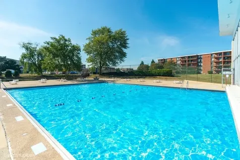 16 East Old Willow Road Prospect Heights IL 60070