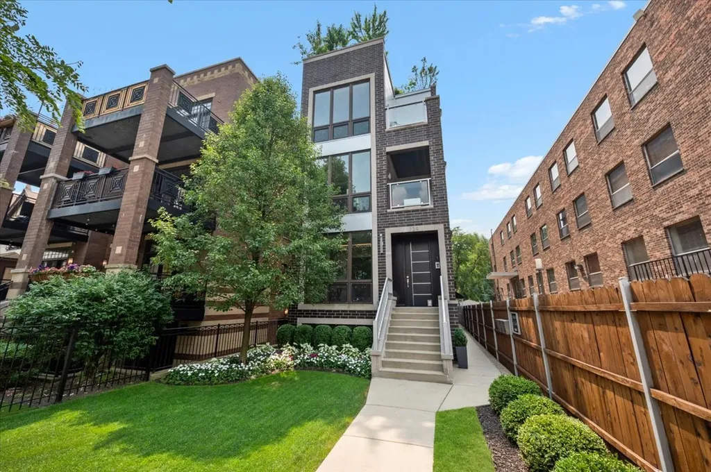 729 West Diversey Parkway Chicago IL 60614