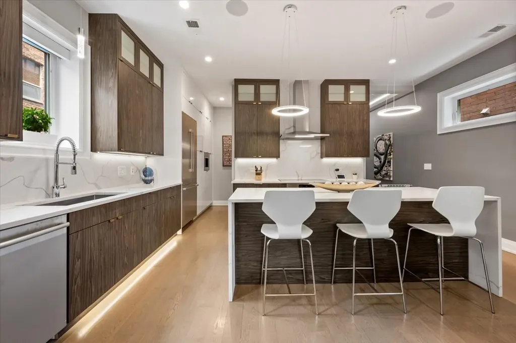 729 West Diversey Parkway Chicago IL 60614