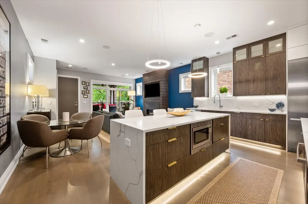 729 West Diversey Parkway Chicago IL 60614