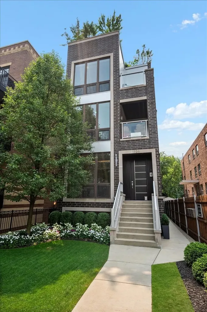 729 West Diversey Parkway Chicago IL 60614