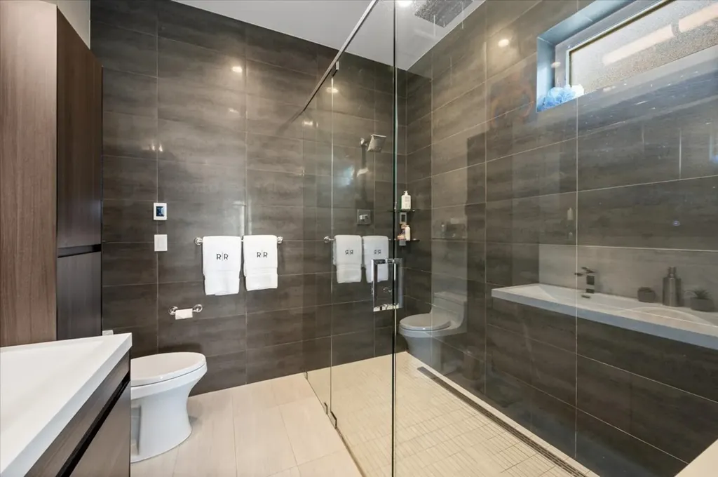 729 West Diversey Parkway Chicago IL 60614