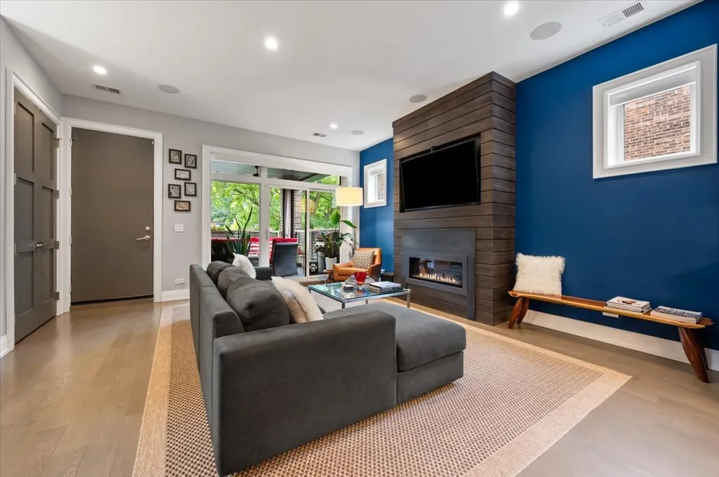 729 West Diversey Parkway Chicago IL 60614