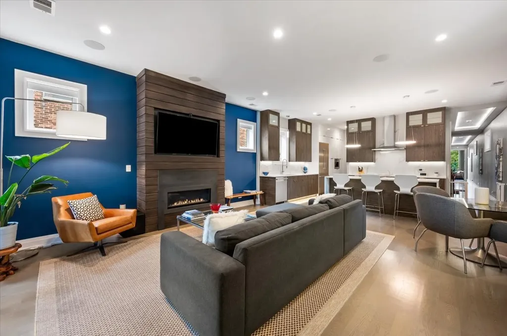 729 West Diversey Parkway Chicago IL 60614