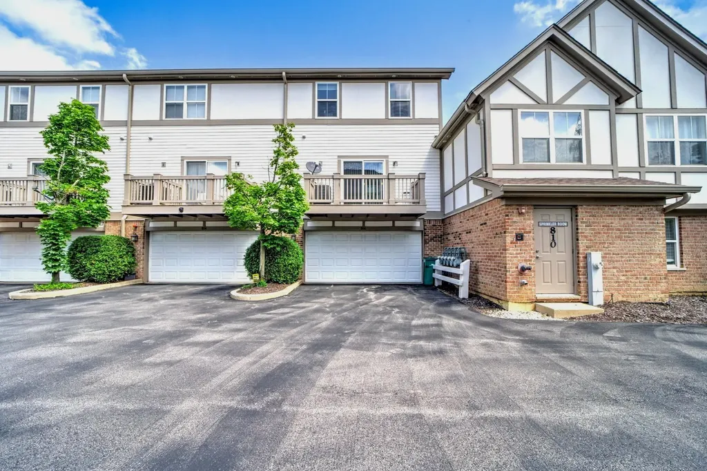 806 June Terrace Lake Zurich IL 60047
