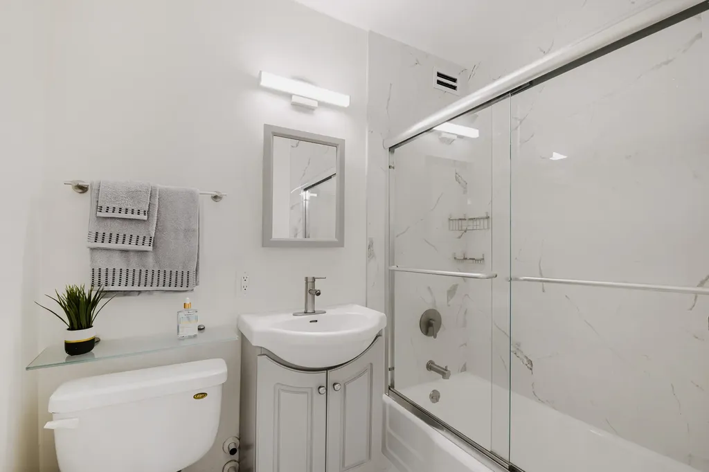 1455 North Sandburg Terrace Chicago IL 60610