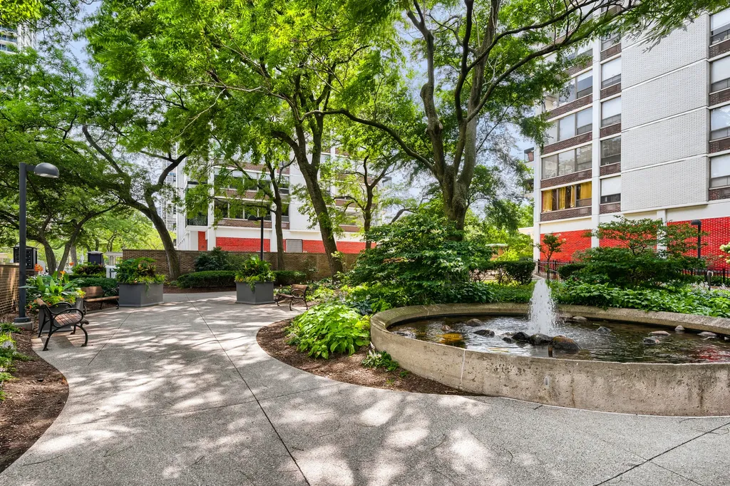 1455 North Sandburg Terrace Chicago IL 60610
