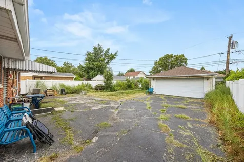 10842 Claridge Avenue Westchester IL 60154