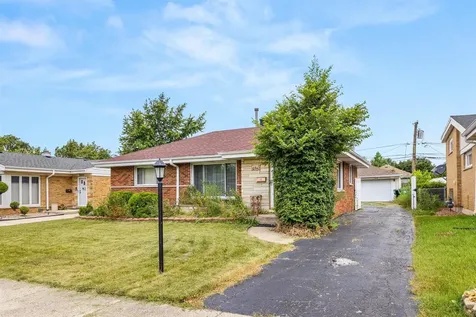 10842 Claridge Avenue Westchester IL 60154