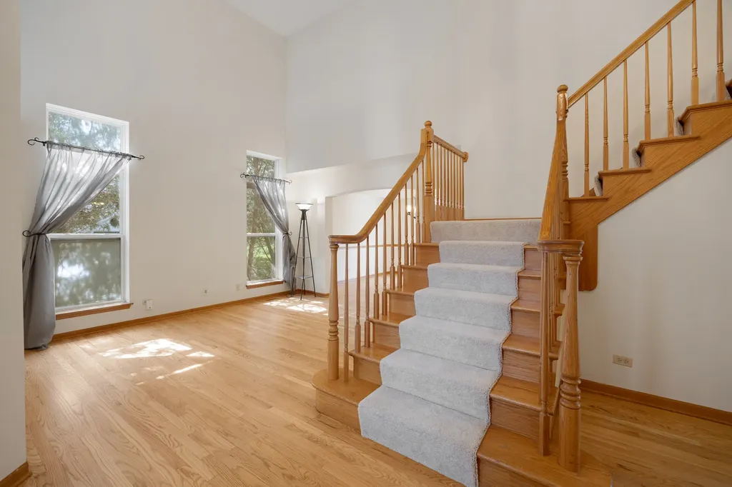 2519 Crestview Drive Aurora IL 60502