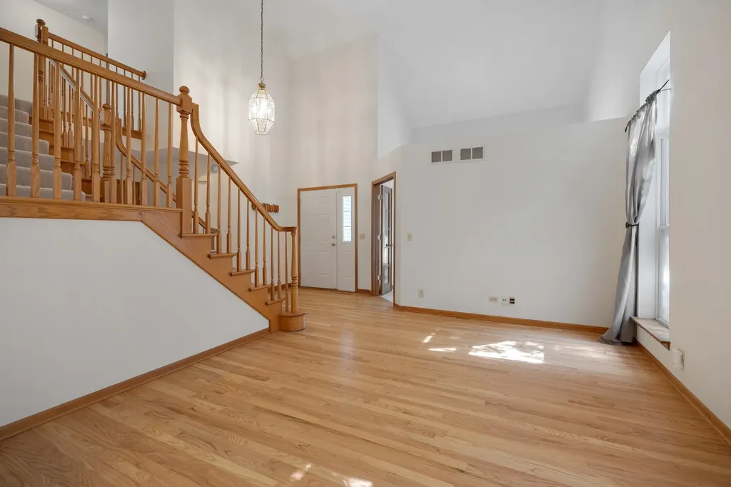 2519 Crestview Drive Aurora IL 60502