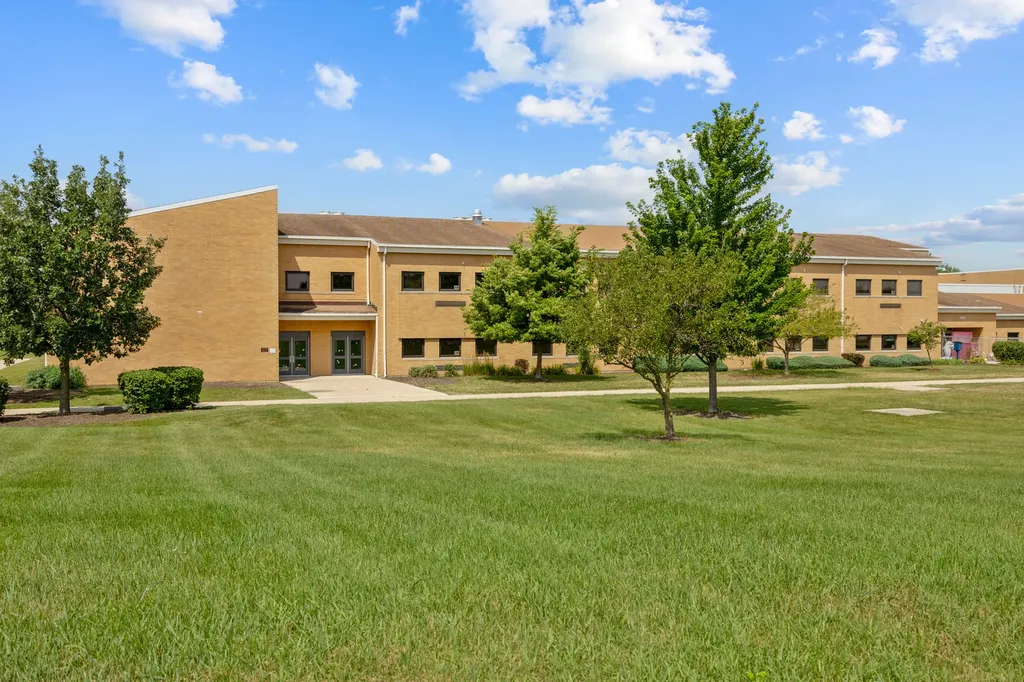 2519 Crestview Drive Aurora IL 60502