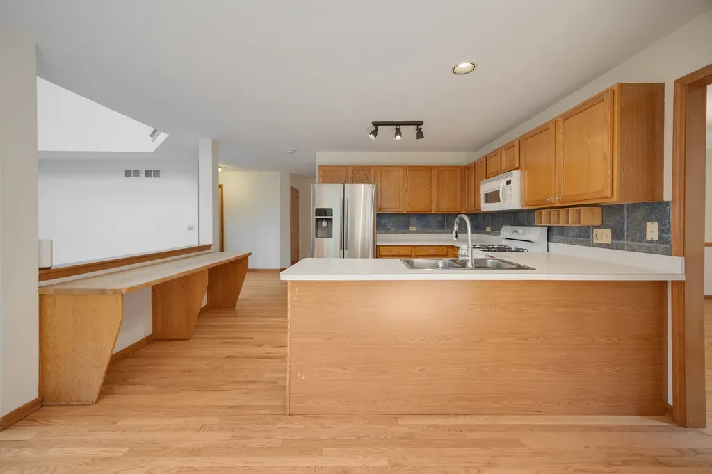 2519 Crestview Drive Aurora IL 60502