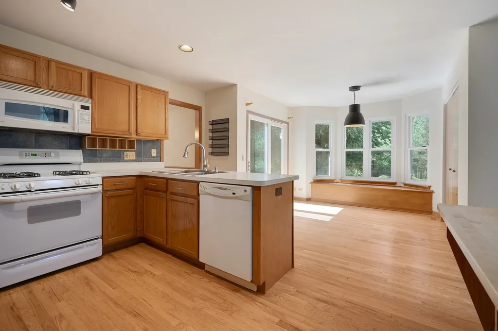 2519 Crestview Drive Aurora IL 60502