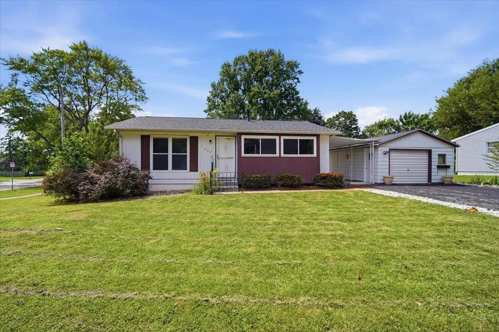 1302 Pinehurst Drive Bloomington IL 61704