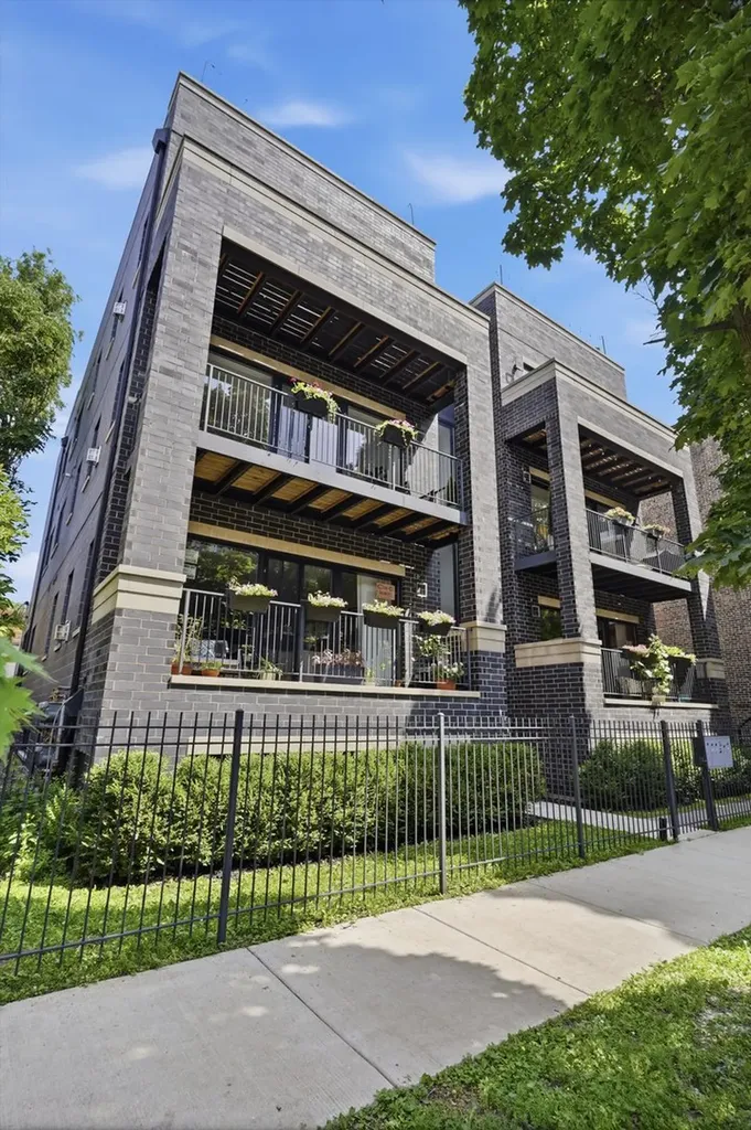 2122 West Crystal Street Chicago IL 60622