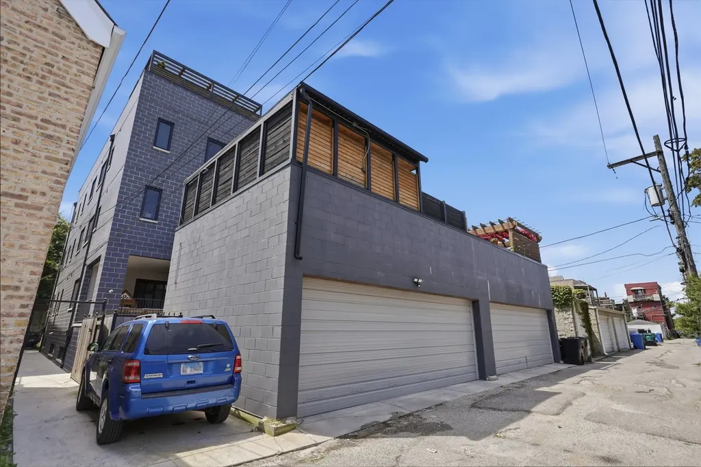 2122 West Crystal Street Chicago IL 60622