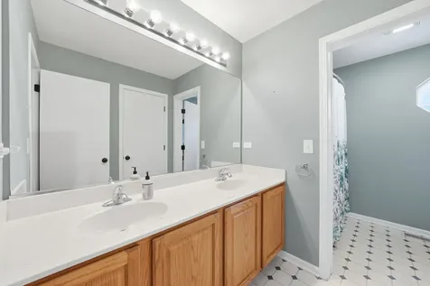 1987 Wedgeport Circle Romeoville IL 60446