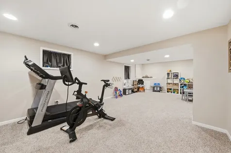 1987 Wedgeport Circle Romeoville IL 60446