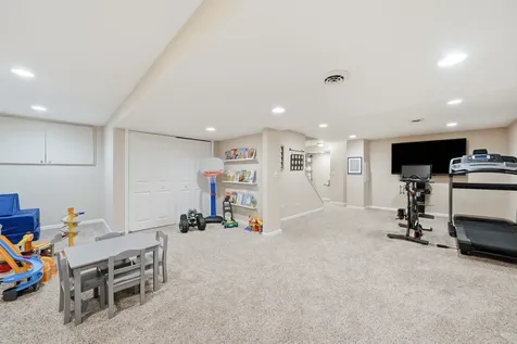 1987 Wedgeport Circle Romeoville IL 60446