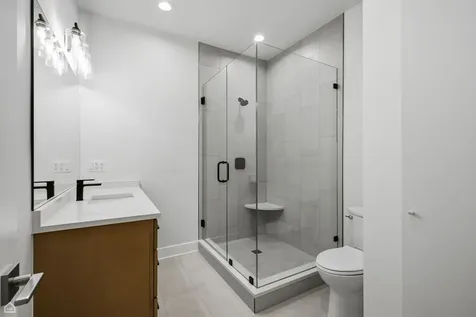 6914 North Sheridan Road Chicago IL 60626