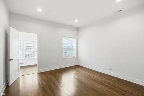 6914 North Sheridan Road Chicago IL 60626