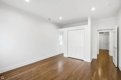 6914 North Sheridan Road Chicago IL 60626