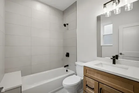 6914 North Sheridan Road Chicago IL 60626