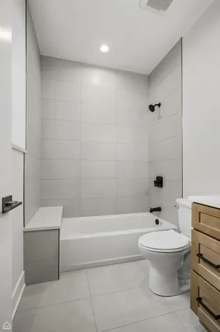 6914 North Sheridan Road Chicago IL 60626