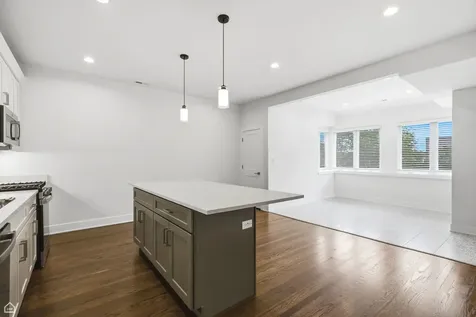 6914 North Sheridan Road Chicago IL 60626