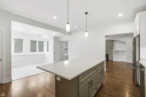 6914 North Sheridan Road Chicago IL 60626