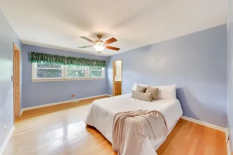 803 East Valley Lane Arlington Heights IL 60004