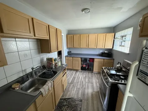 17057 Park Avenue Lansing IL 60438
