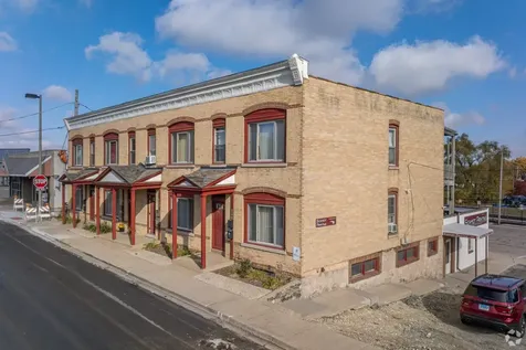 130 Washington Street Woodstock IL 60098