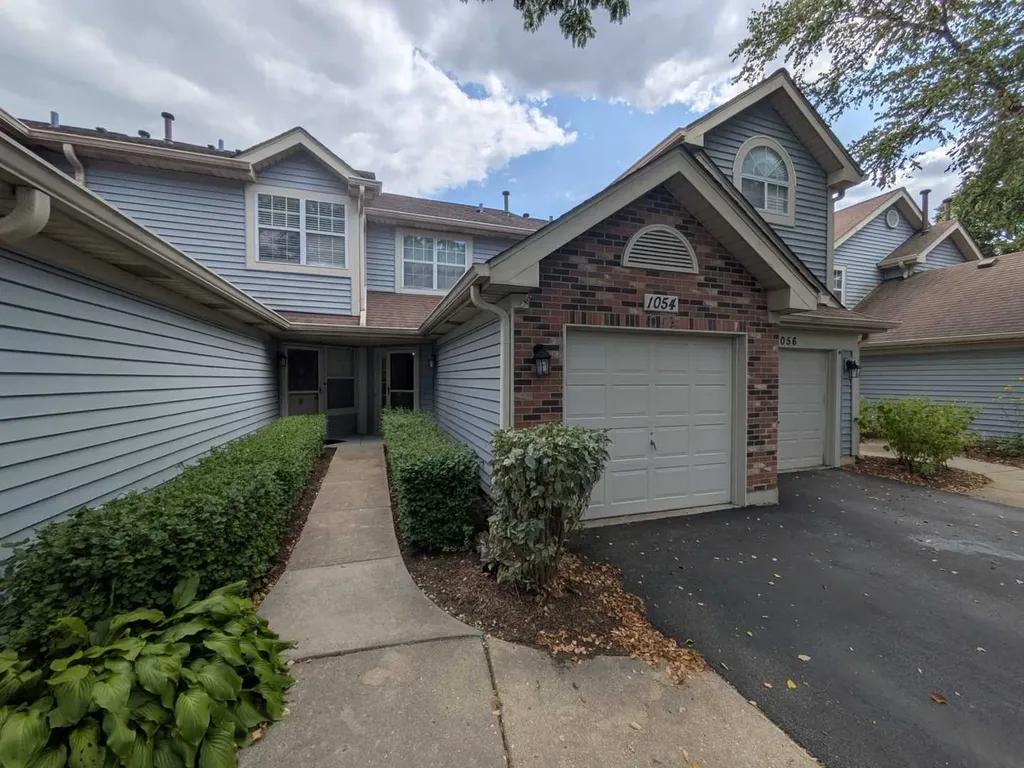 1054 Rockport Drive Carol Stream IL 60188
