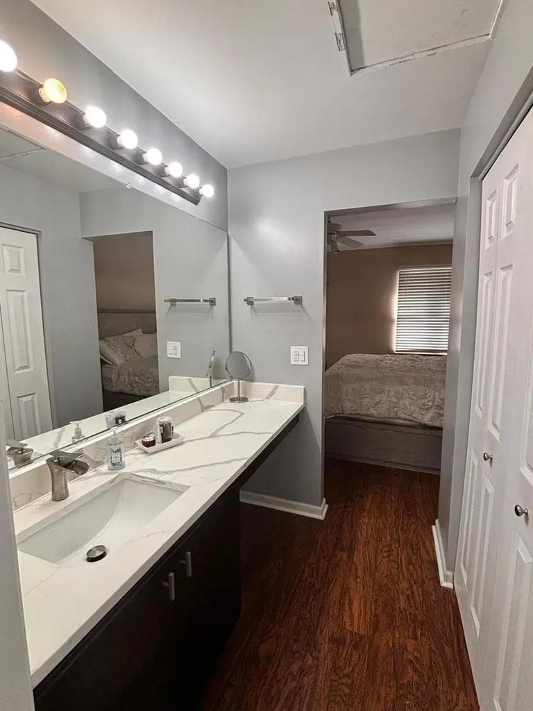 1054 Rockport Drive Carol Stream IL 60188