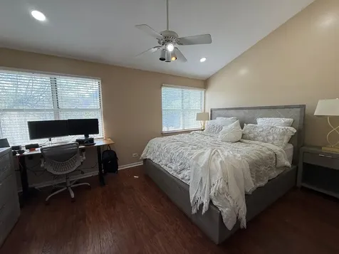 1054 Rockport Drive Carol Stream IL 60188