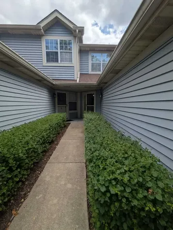 1054 Rockport Drive Carol Stream IL 60188
