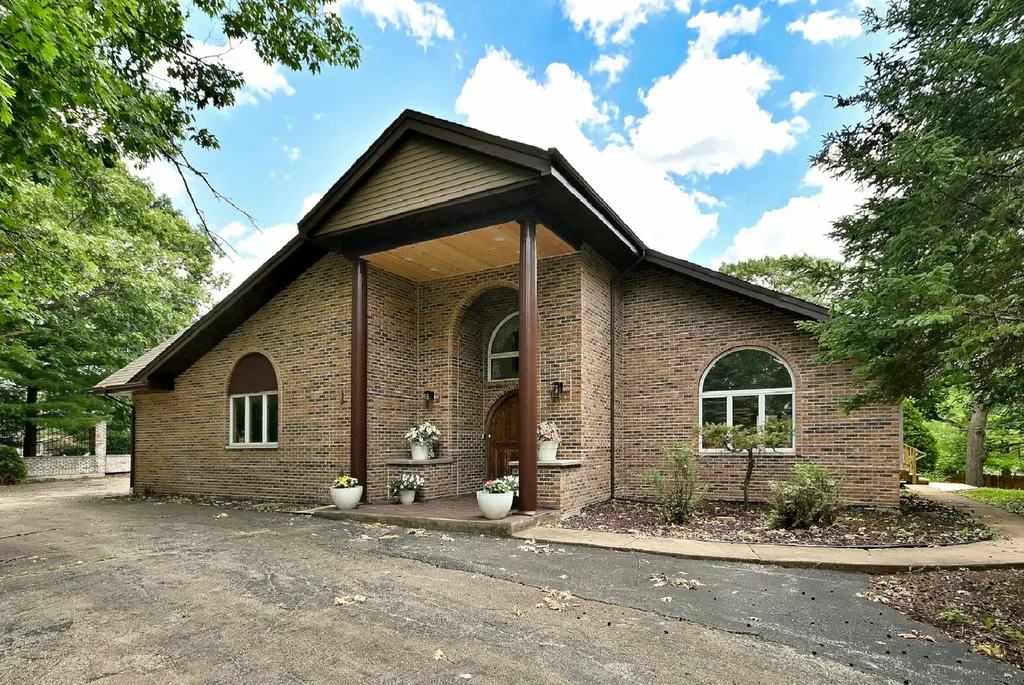 8951 West 99th Street Palos Hills IL 60465