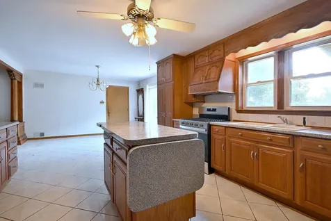 8951 West 99th Street Palos Hills IL 60465