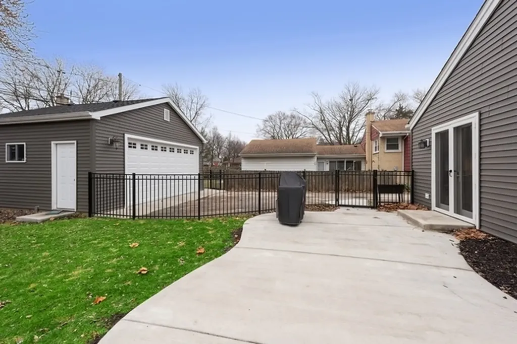1605 South Greenwood Avenue Park Ridge IL 60068