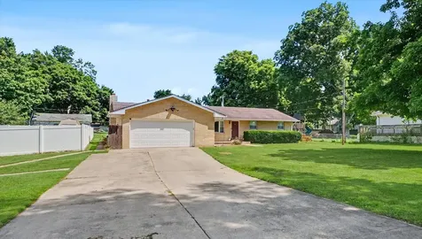 408 East Victory Street Sidney IL 61877