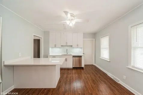 848 Lee Street Des Plaines IL 60016